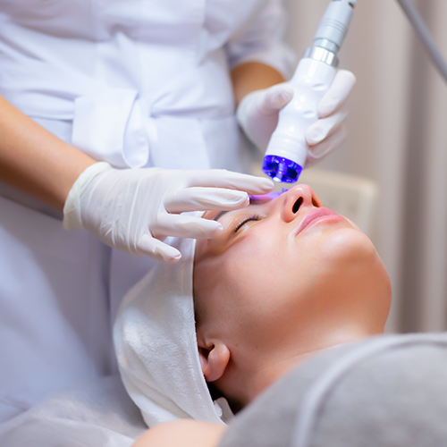 Microneedling RF treatment for collagen boost and skin elasticity improvement